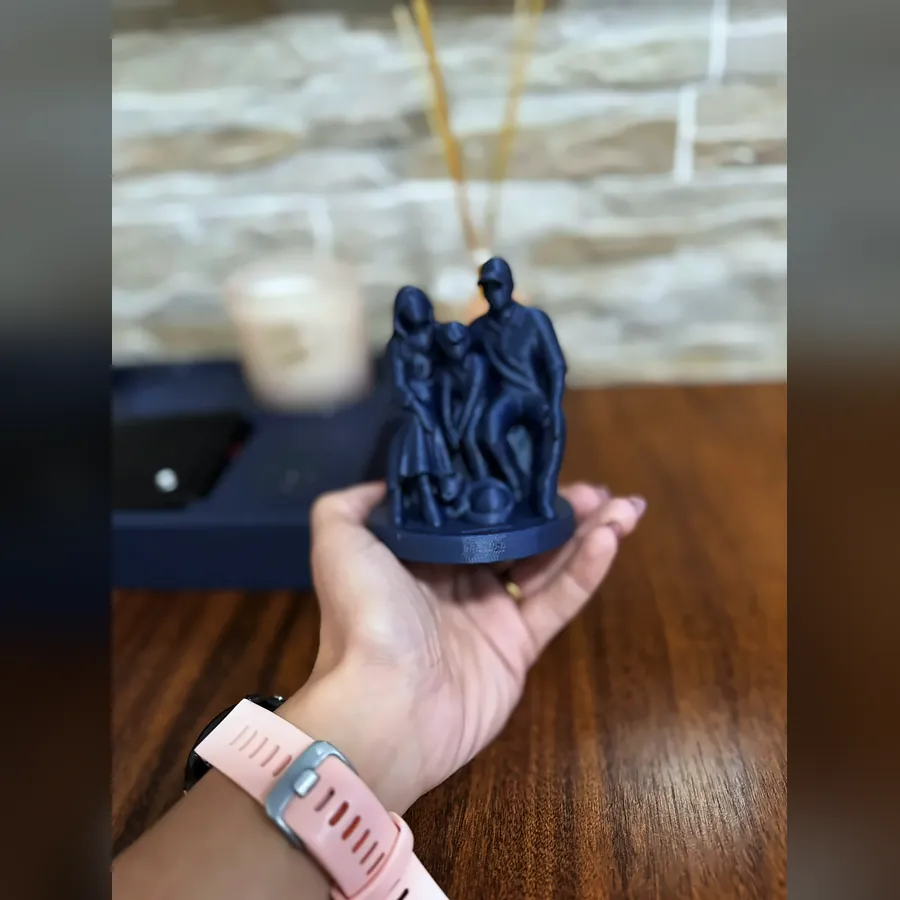 Bandeja com Escultura da Família — foto real (3 de 3)
