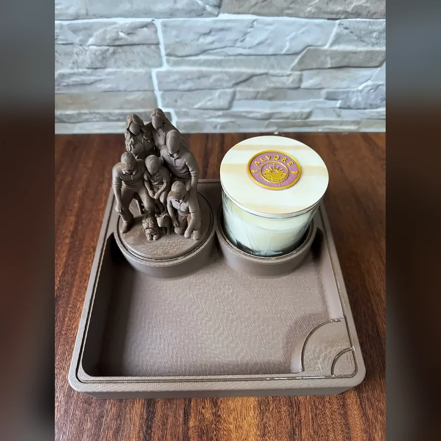 Bandeja com Escultura da Família — foto real (2 de 3)