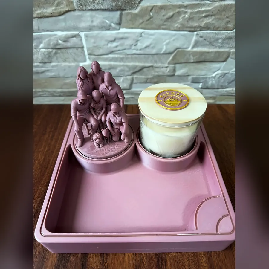 Bandeja com Escultura da Família — foto real (1 de 3)